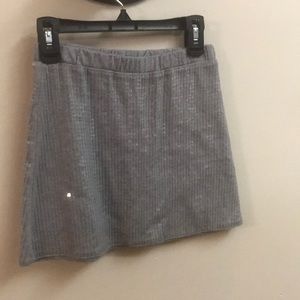 skirt no rips no stains in good condition